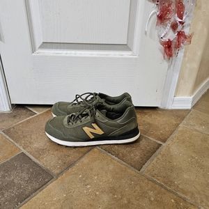 Sneakers  New balance size 11.5 color green and black